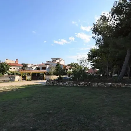 Liljana With Shared Swimming Pool Appartamento Medolino