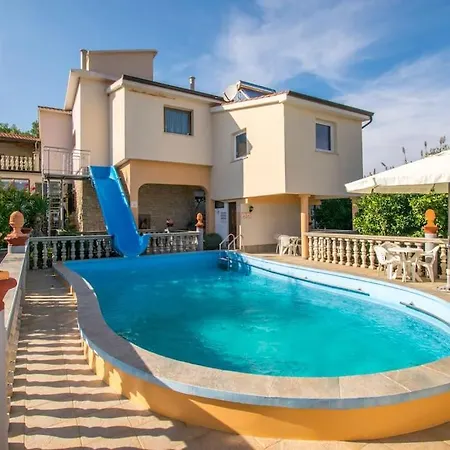 Appartamento Liljana With Shared Swimming Pool *