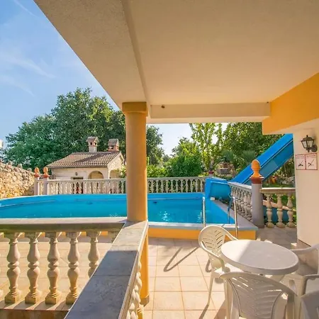 Appartamento Liljana With Shared Swimming Pool *