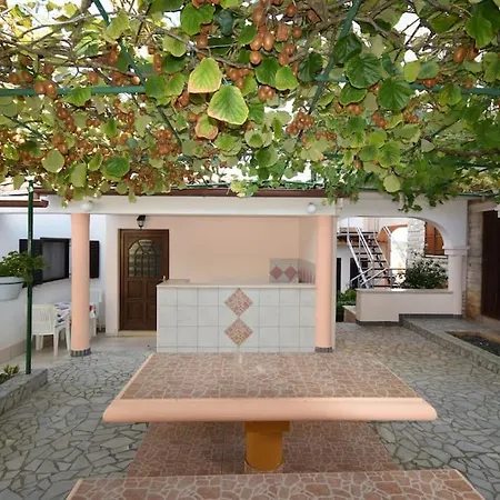 Appartamento Liljana With Shared Swimming Pool Medolino