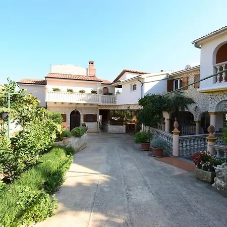 Appartamento Liljana With Shared Swimming Pool Medolino