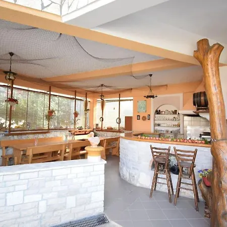 Appartamento Liljana With Shared Swimming Pool Medolino