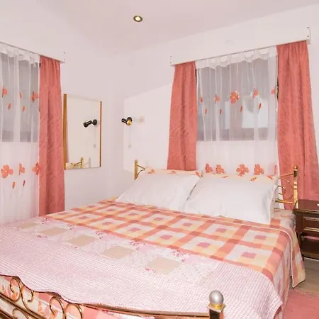 Appartamento Liljana With Shared Swimming Pool Medolino